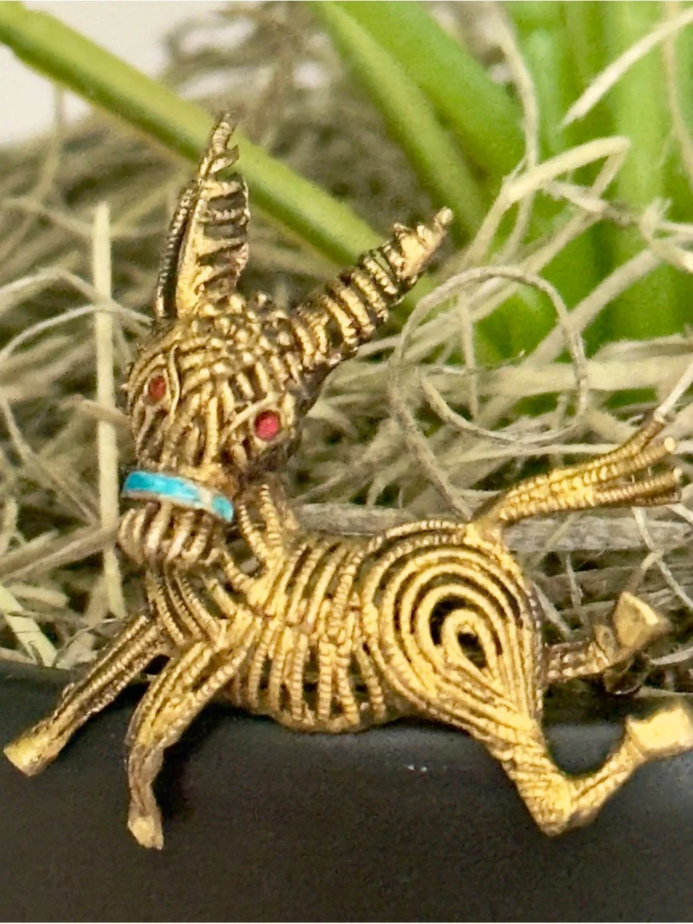 Vintage Unique Happy Donkey 🫏 Gold Tone Wire Brooch w/ Red Eye, Movable Head